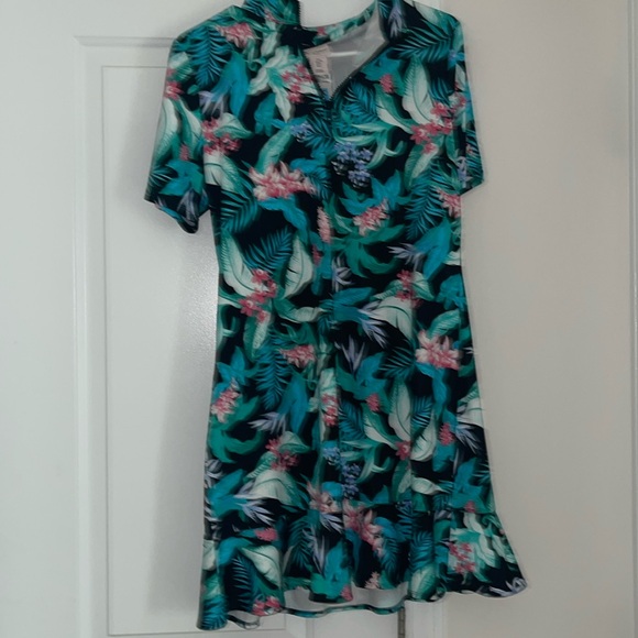 Tommy Bahama Dress w/spandex shorts - Picture 1 of 5